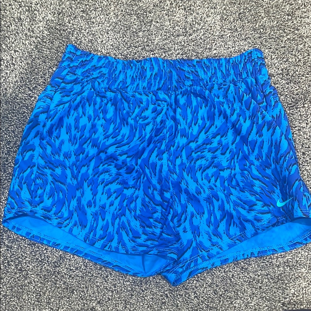 Nike youth girls  Blue Patterned Shorts. NWT - Picture 2 of 3